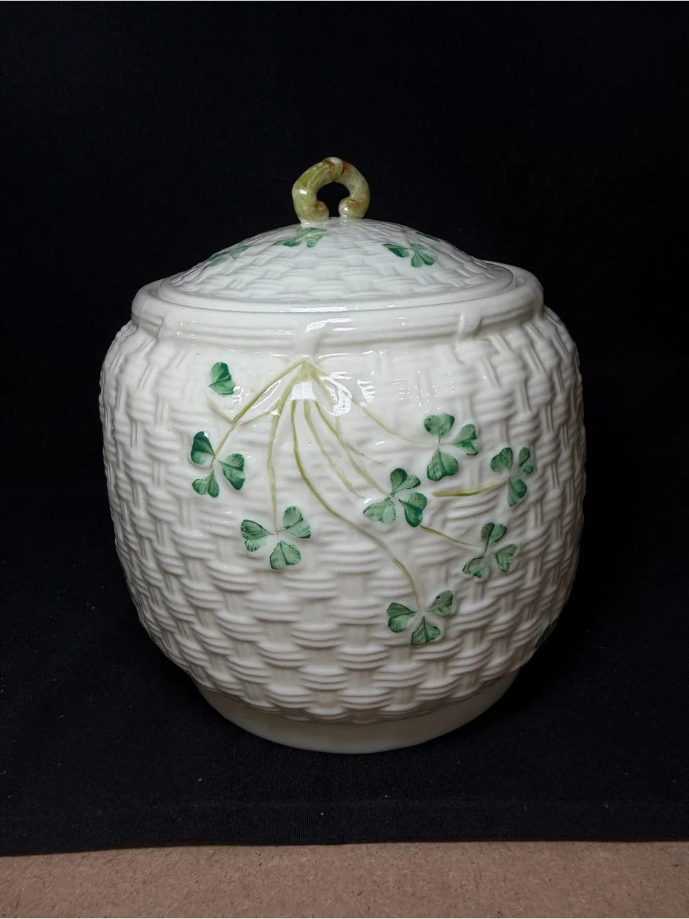Belleek Shamrock Basket Weave Lidded Barrel Biscuit Cookie Jar Gold/brown 7th